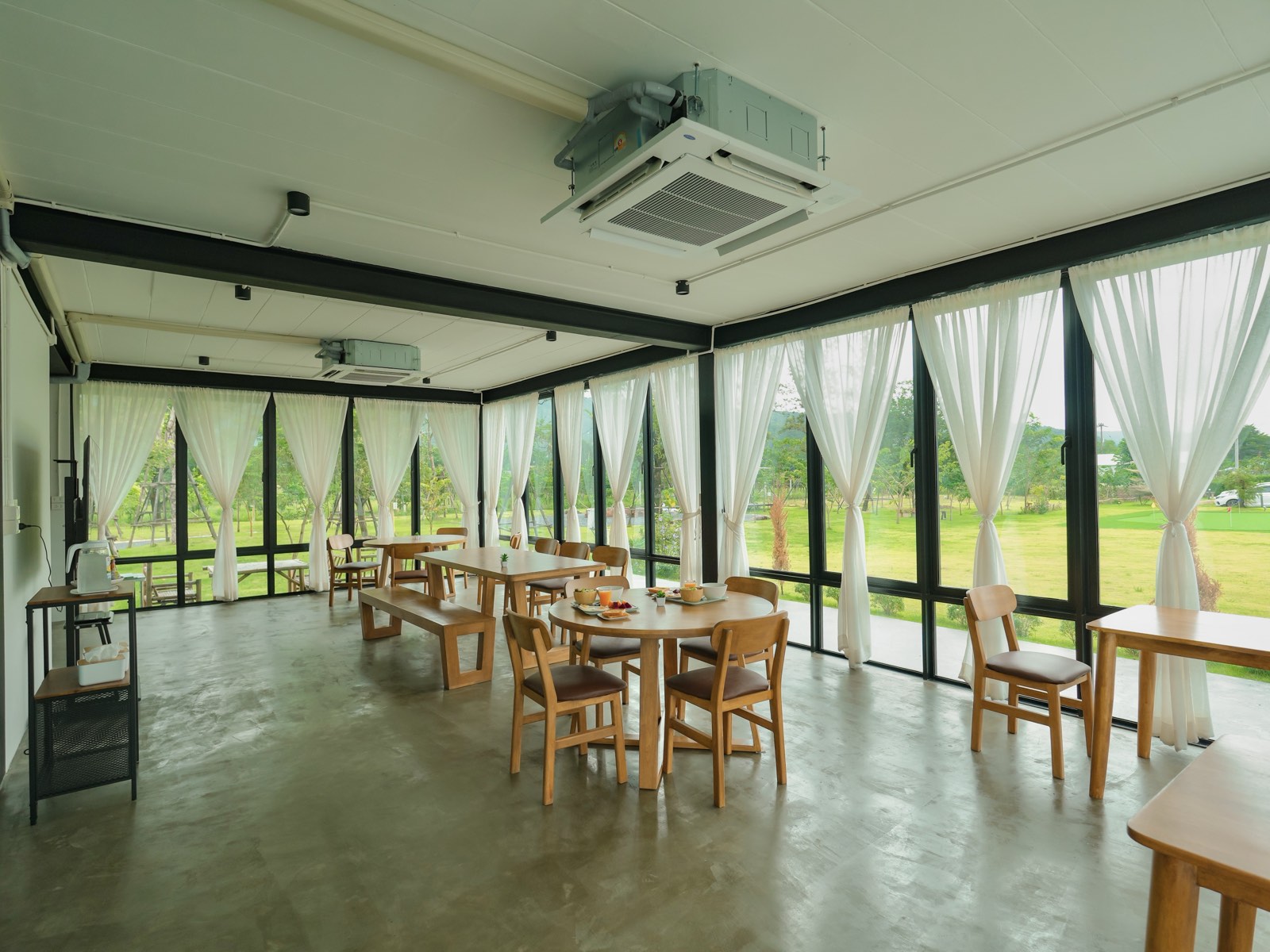 Bright Tas'Lit dining room with garden views