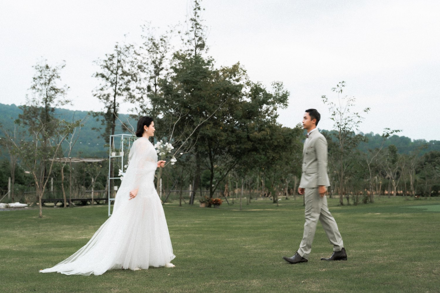 Wedding couple on the lawn with mountain backdrop